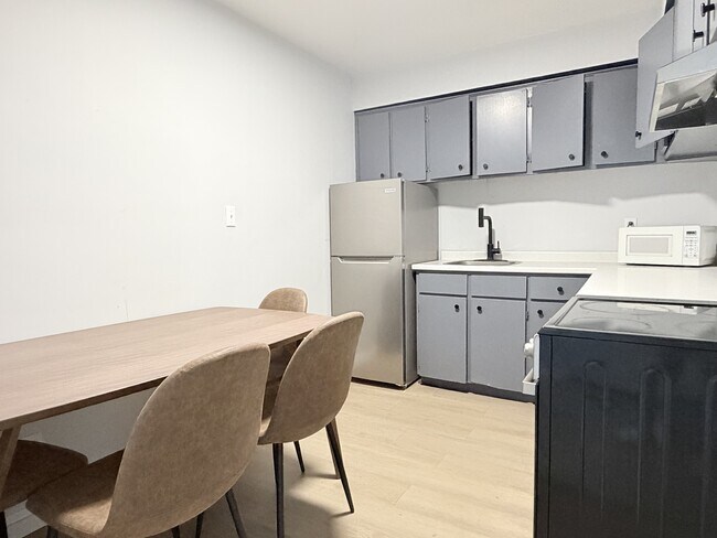 Photo - 1989 Wyandotte St W Unité 402