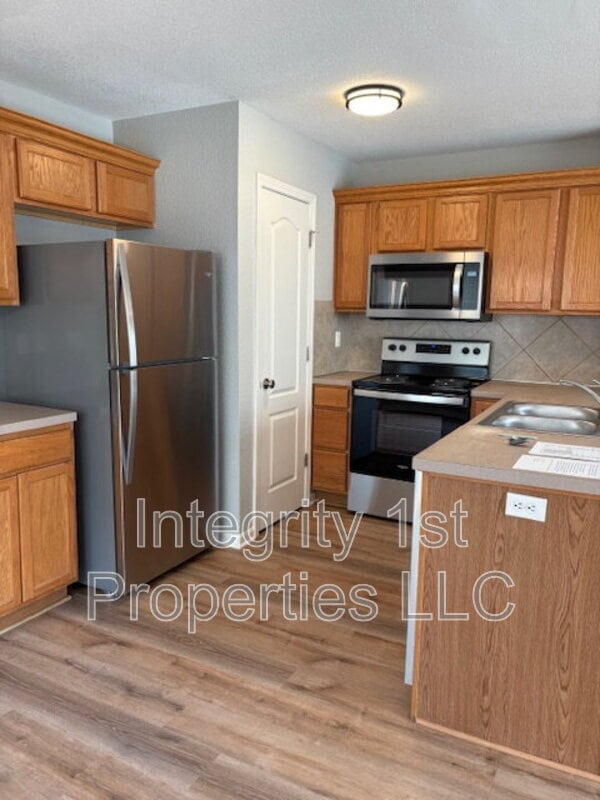 Building Photo - 9121 N Dalton Ave Unit 9127