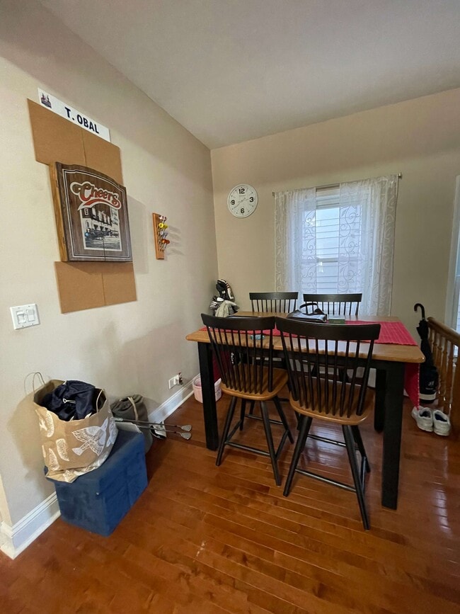 Photo - 1233 W Oakdale Ave Unit 2F
