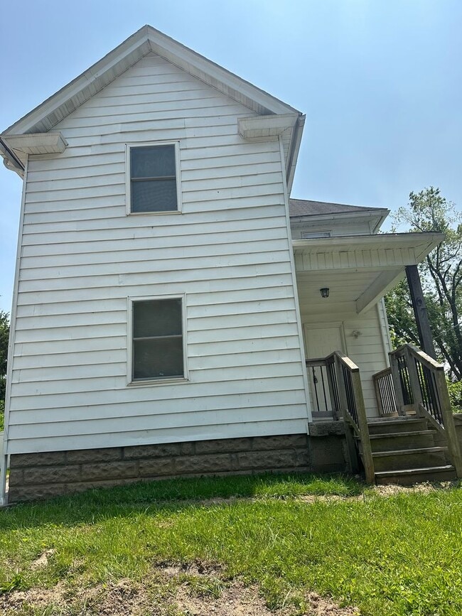 $1700 PER MONTH 3 Bedroom 1.5 Bathroom Hou... - $1700 PER MONTH 3 Bedroom 1.5 Bathroom Hou... House