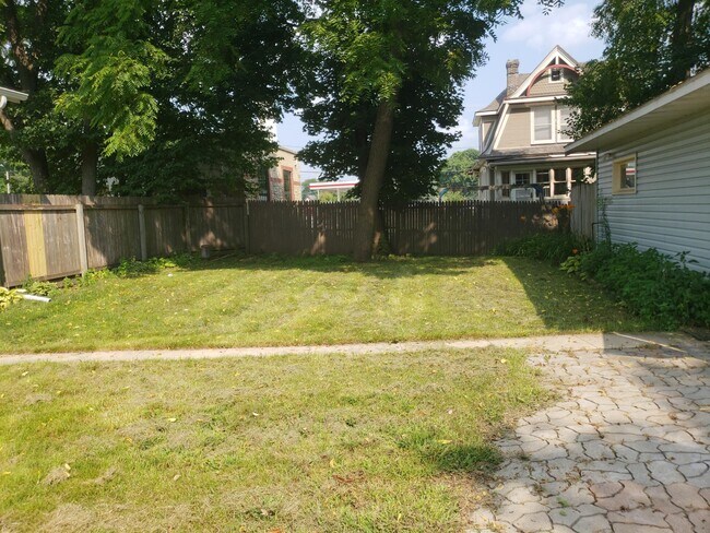 Photo - 617 W Main St Unit 2