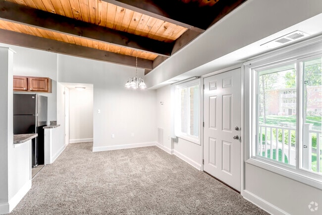 1 BR, 1 BA - 650 SF