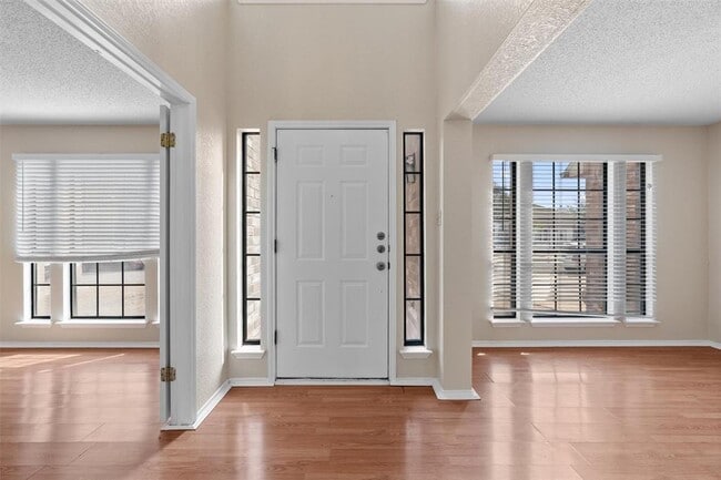 Photo - 716 Camp Fire Trail