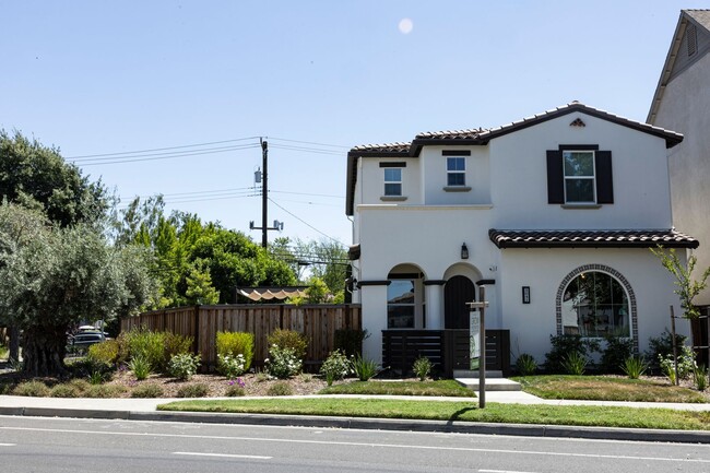 Building Photo - 3 bedroom | 2.5 bathroom | Crocker Village Single Family Home