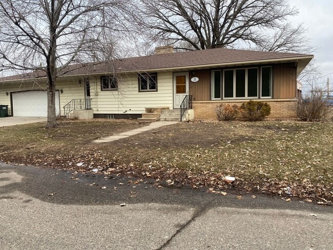 Building Photo - Single Family Home Available for Rent!