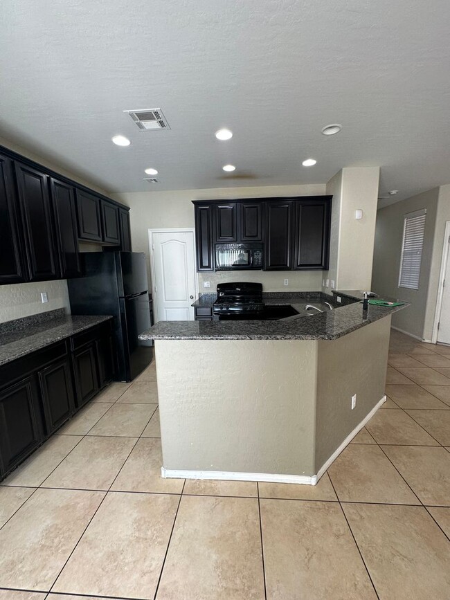 Photo - 4-Bedroom Gated Mountain’s Edge Home with Loft & Downstairs Bedroom