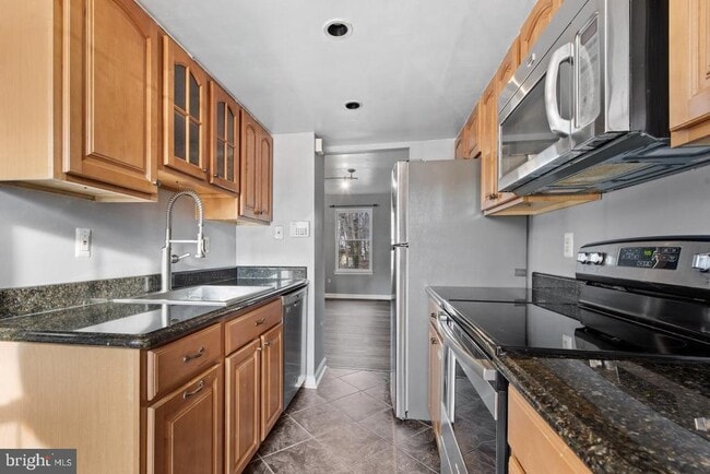 Photo - 6234 Ducketts Ln