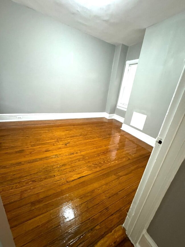 Photo - 331 E St NE Unit 2