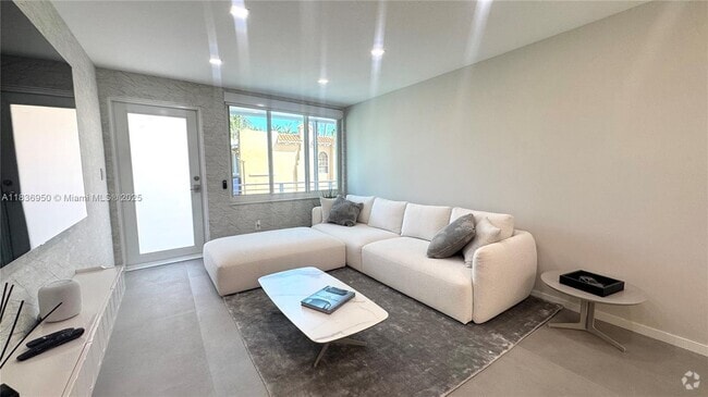 Building Photo - 405 N Hibiscus Dr Unit 203 Rental