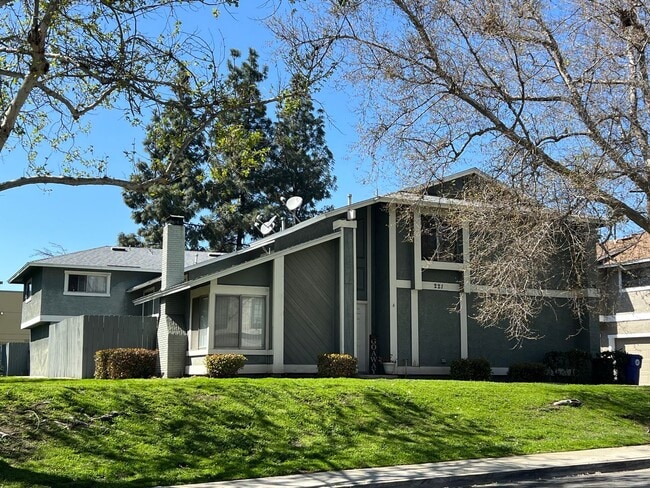 221 Grayson Way Unidad D