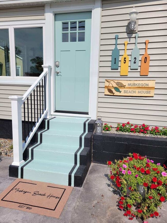 Photo - 1520 Beach St