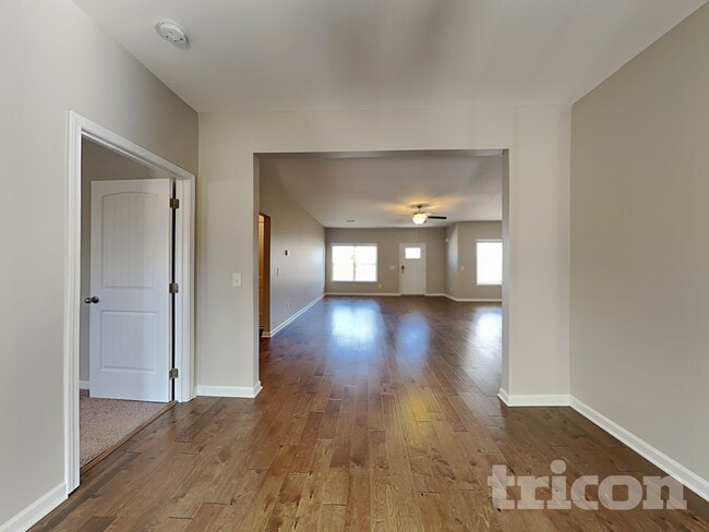 Photo - 925 Beverly Ct