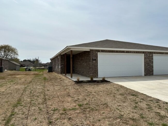 Photo - *Pre-Leasing* Three Bedroom | Two Bathroom Duplex with Full Service Lawn Care in Lawlis Ranch