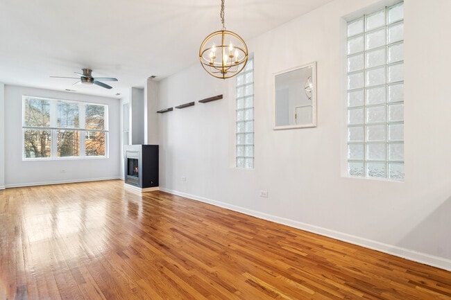 Photo - 2249 W Monroe St