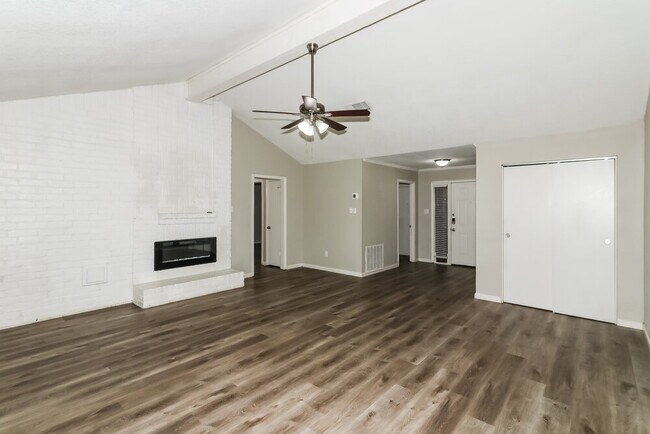 Photo - 16311 Alametos Dr