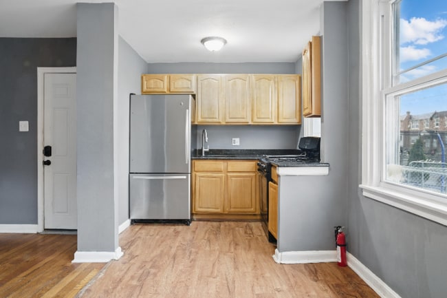 Photo - 1452 Hellerman St
