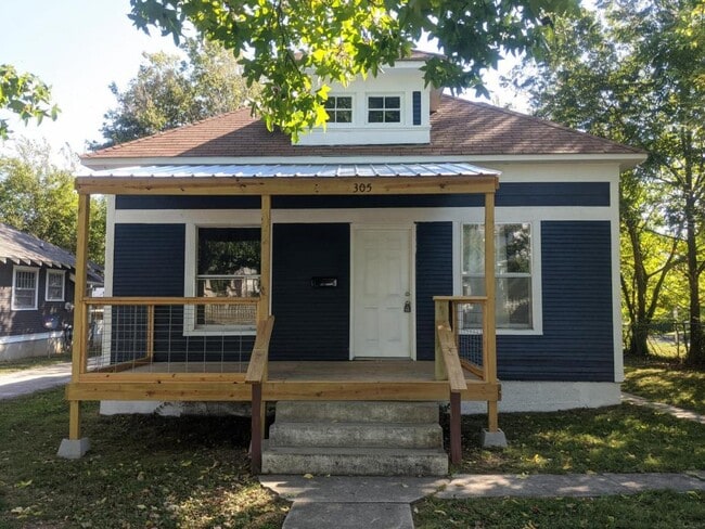 Building Photo - 305 N Wall Ave Rental