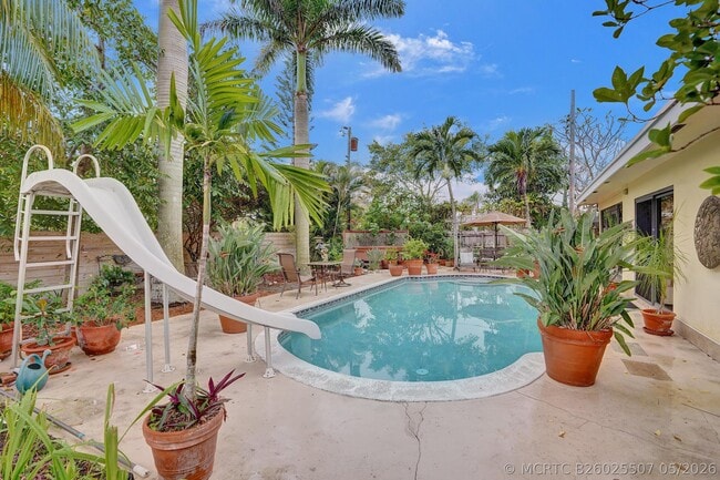 Photo - 420 NE 36th St