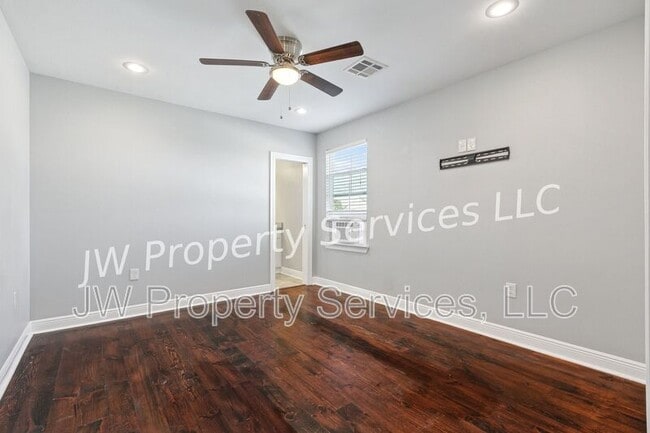 Photo - 2225 Reverend John Raphael Jr Way