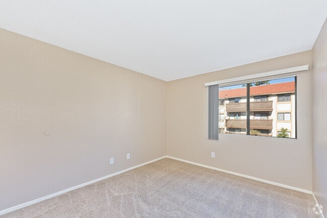 2BR, 2BA - 722SF - Bedroom