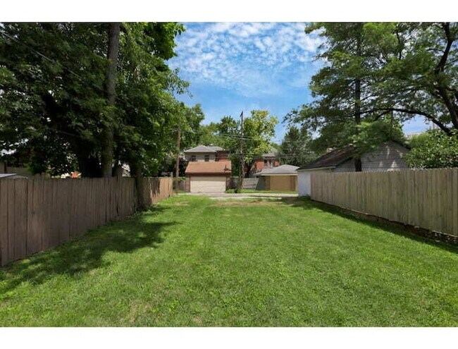 The Artist's Apt. | 2BR | Short North | +Parking