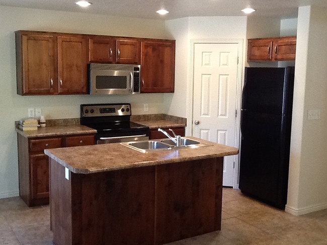 Kitchen - 3155 S Hidden Valley Dr Townhome