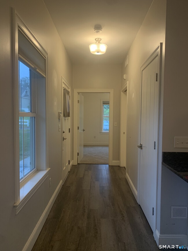Photo - 105 Edgewater Cir