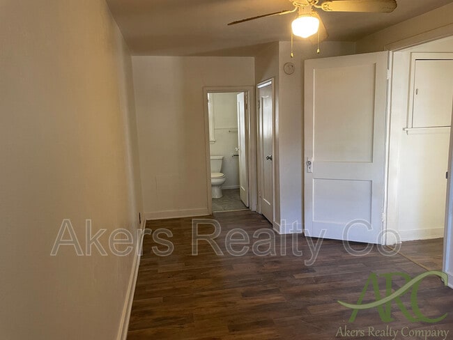 Photo - 2318 St Clair Ave.