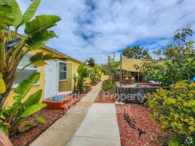 Building Photo - 848 1/2 Emerald Street Rental