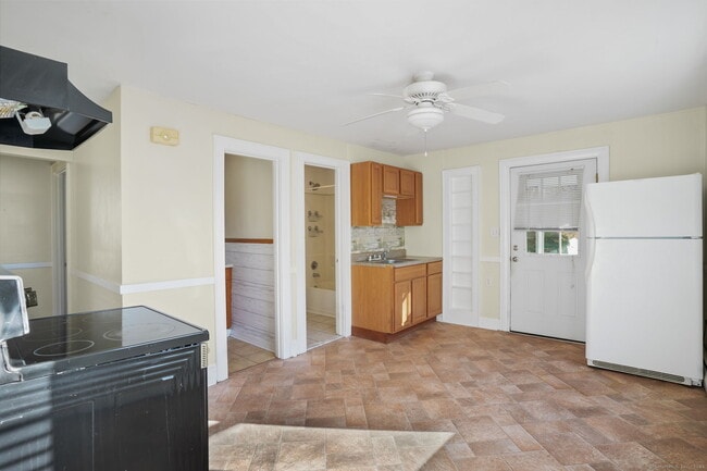 Photo - 117 Golden Hill St