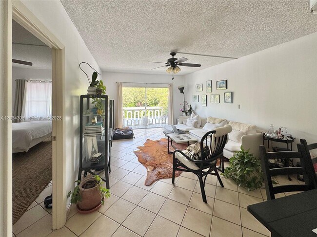 100 Edgewater Dr Unit 305