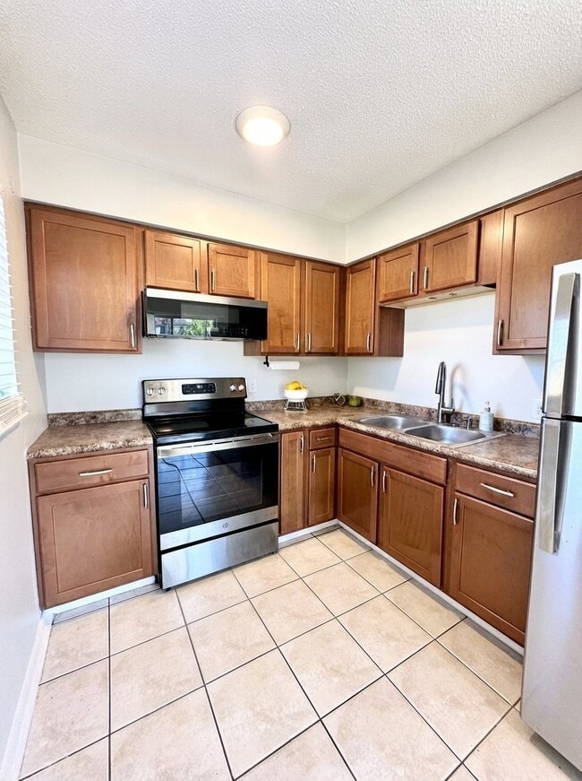 Building Photo - 1700 Van Ness St Unit 24