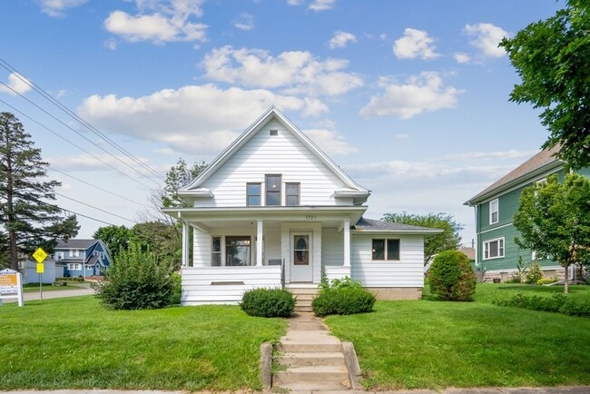 Photo - 1721 Clay St