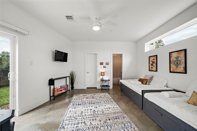 Photo - 3002 Hawkins St