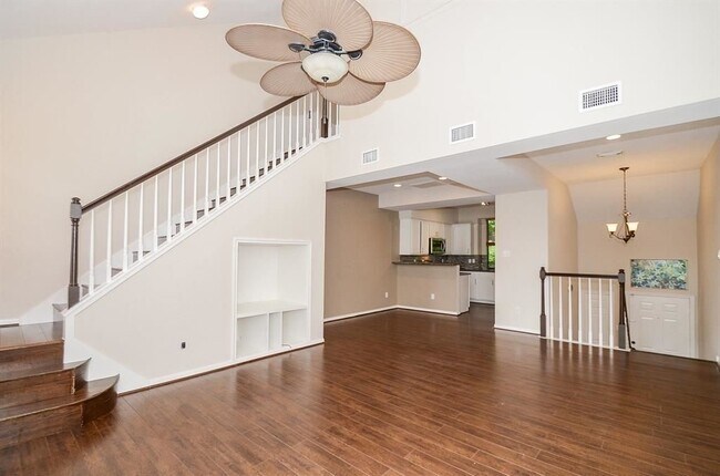 Photo - 737 Davis Rd