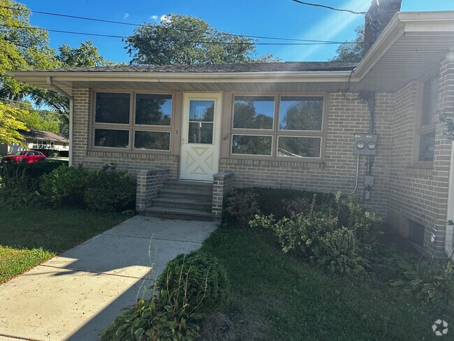 Building Photo - 1608 Turtle St Unit Front Rental