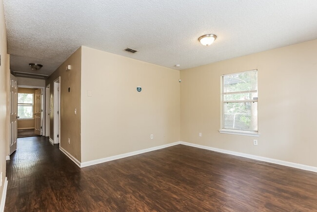 Photo - 2409 Mc Quade St