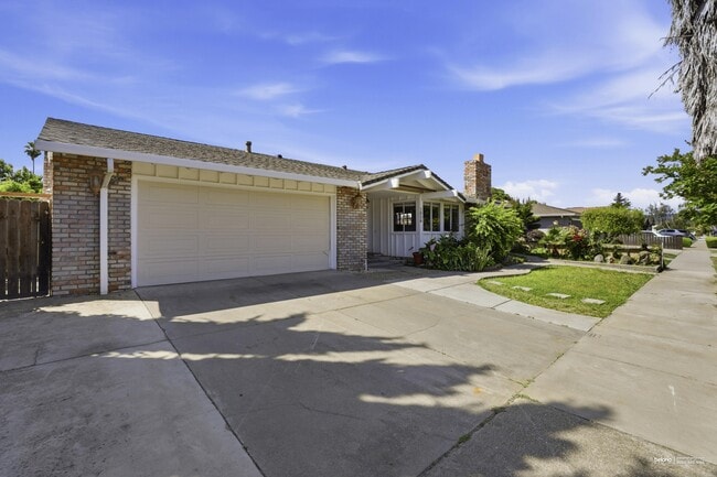 Photo - 1056 Hacienda Dr