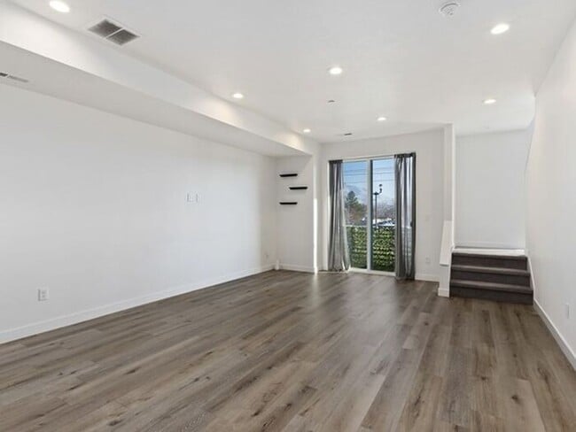 Photo - Downtown Beautiful 4 bed, 4 bath town-home