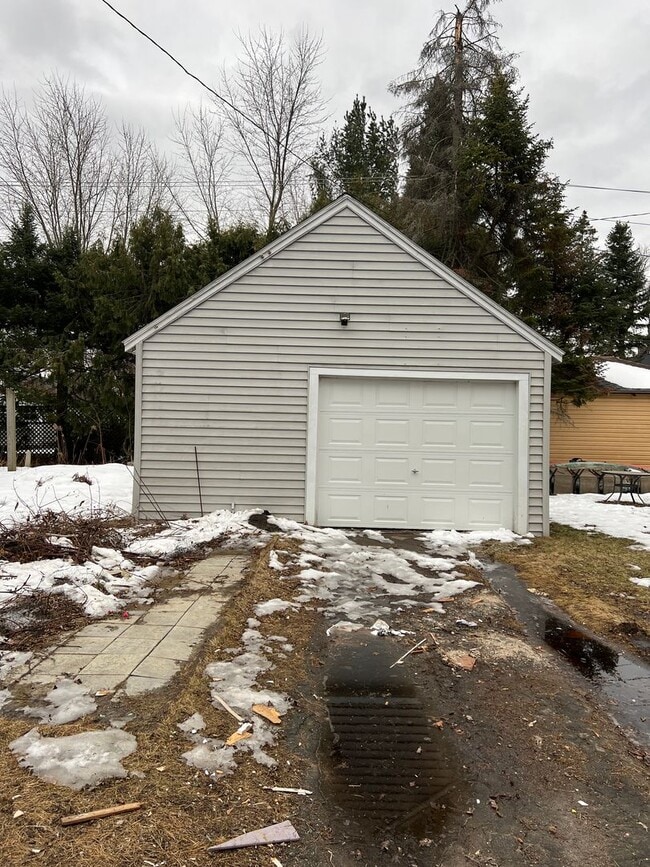Photo - 909 Forest St
