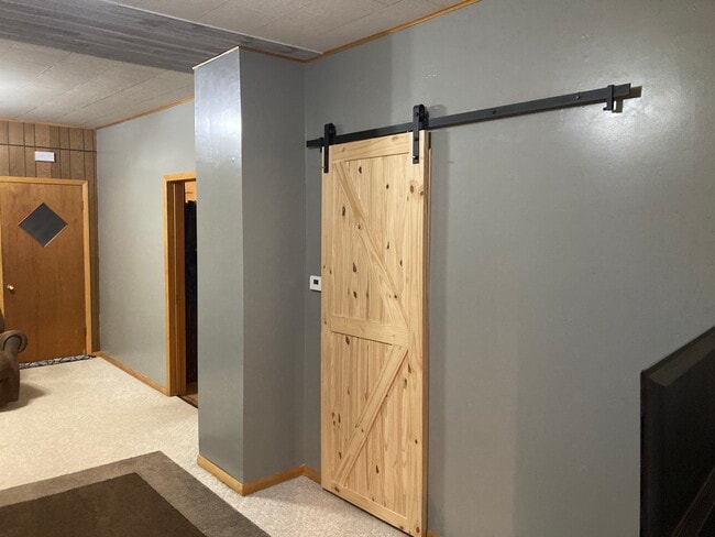 Photo - 413 2nd St SW