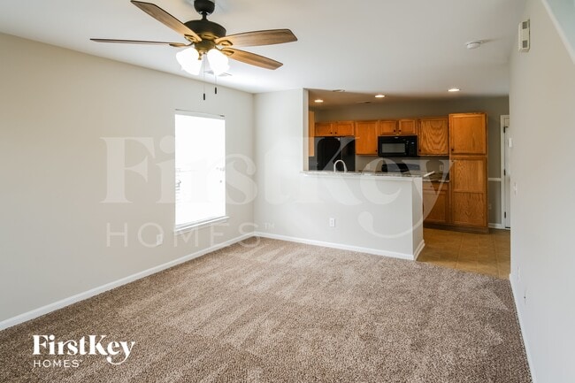 Photo - 615 Silver Moss Dr