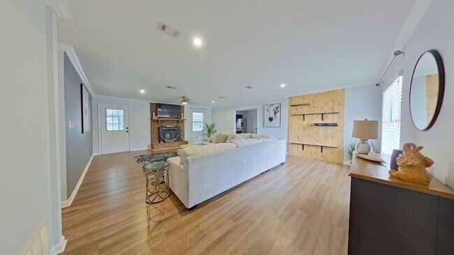 3083 Skyline Dr