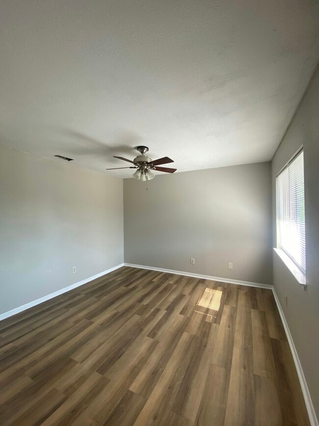 Photo - 1690 Hofheinz St Unidad B2