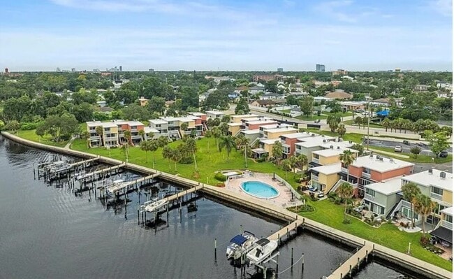 Building Photo - 2424 W Tampa Bay Blvd Unit B101 Rental