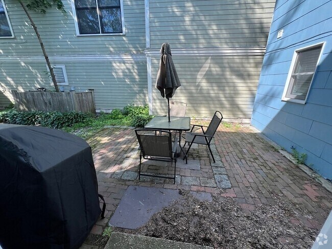 Building Photo - 348 Dorchester St Unit 1 Rental