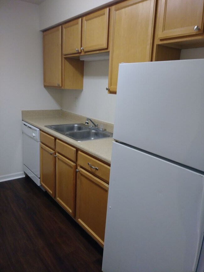 185 - COUNTRY VIEW APARTMENTS