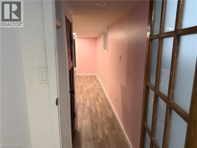 Photo - 207 Charlton Ave W