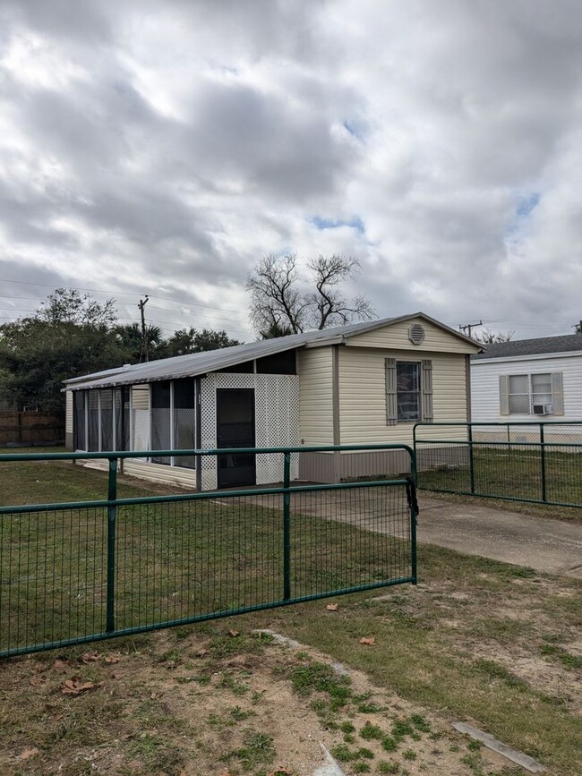 3 bedroom manufactured home in Port Orange - 3 bedroom manufactured  home in Port Orange