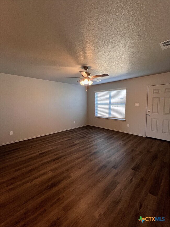 Photo - 1614 Risen Star Ln